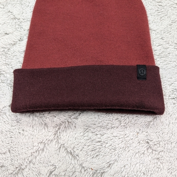 Lululemon Beanie Hat Adult S/M Red Burgundy Chill Fighter Merino Wool Soft - Picture 2 of 5